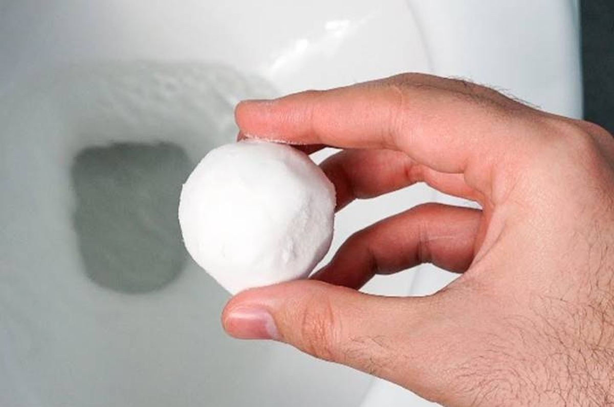 Para mantener el inodoro limpio y en condiciones prepara con este truco casero de limpieza estas efectivas pastillas de bicarbonato. Para mantener el inodoro limpio y en condiciones prepara con este truco casero de limpieza estas efectivas pastillas de bicarbonato.