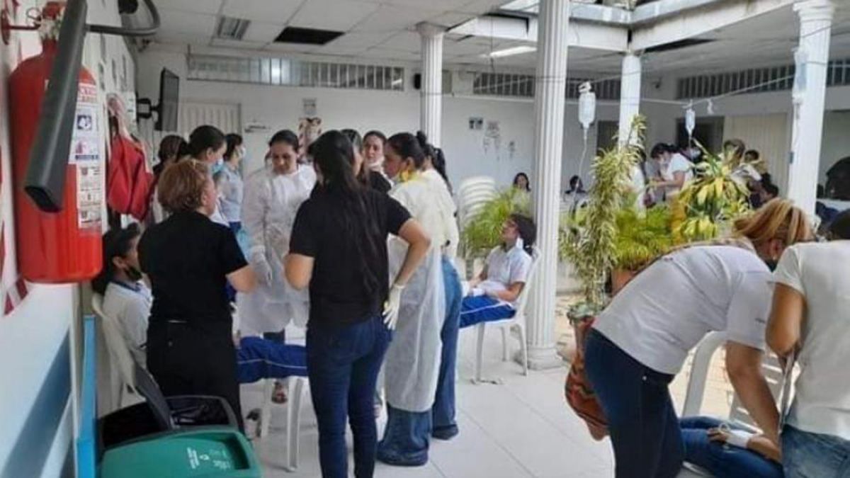 Muchos de los alumnos intoxicados al tomar agua con cocaína en una escuela de México llegaron a sus casas mareados, y algunos de ellos se desmayaron