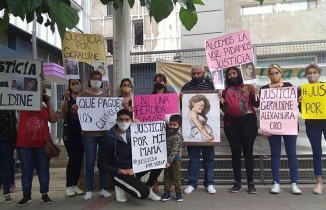 La familia de Geraldine Oro, que tenía 26 años, denuncia mala praxis porque la joven madre se realizó una ligadura de trompas luego de una cesárea en el hospital Paroissien de Maipú.