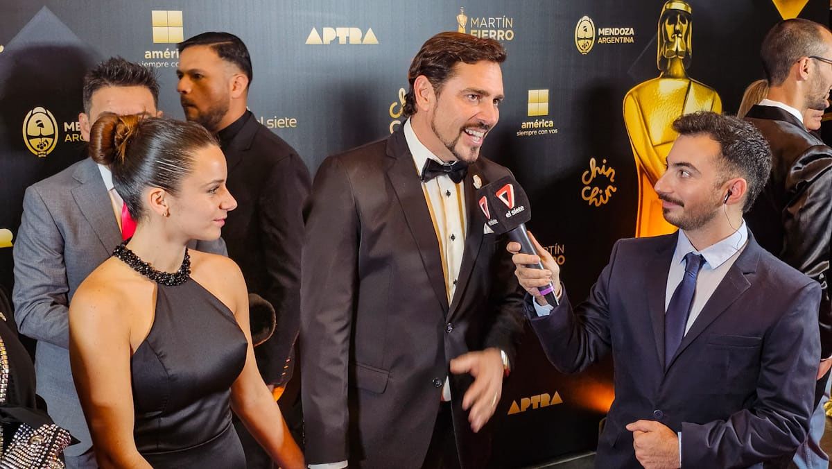 Alé y su novia estuvieron presentes en Los Martín Fierro Federal. Alé y su novia estuvieron presentes en Los Martín Fierro Federal.