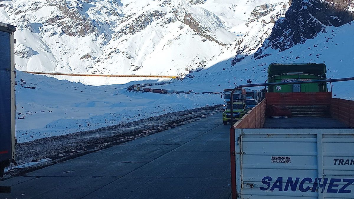 Los camioneros pudieron comenzar a pasar hacia Chile este jueves cerca del mediodía tras la apertura del paso Cristo Redentor.