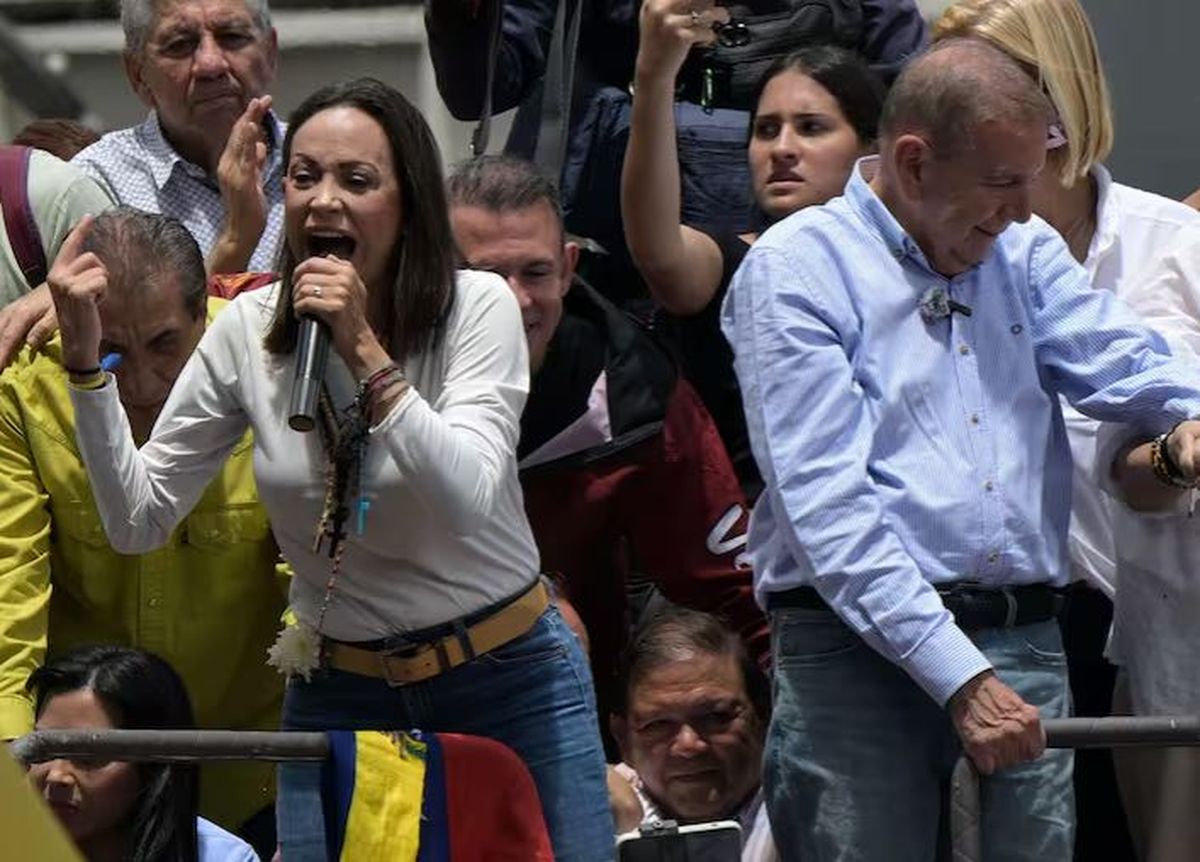 Corina Machado y Edmundo González en asambleas populares en Venezuela. Corina Machado y Edmundo González en asambleas populares en Venezuela.