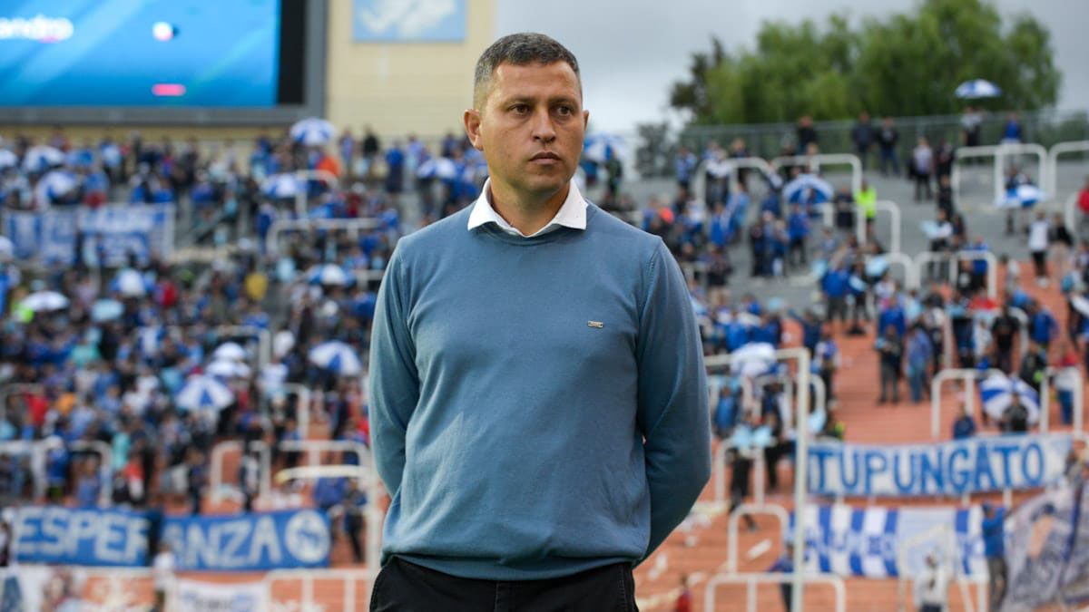 Diego Flores aseguró que tiene fuerzas para seguir pese al mal momento del equipo. (Fotos: Martín Pravata).