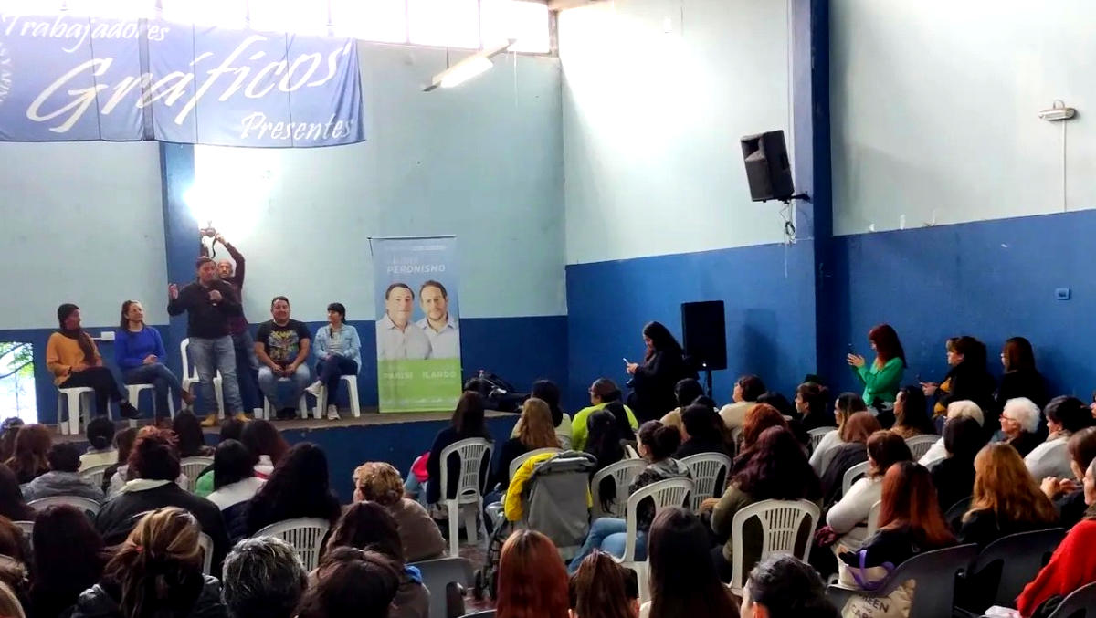 Una reunión de campaña en el Sindicato de Gráficos de Mendoza.