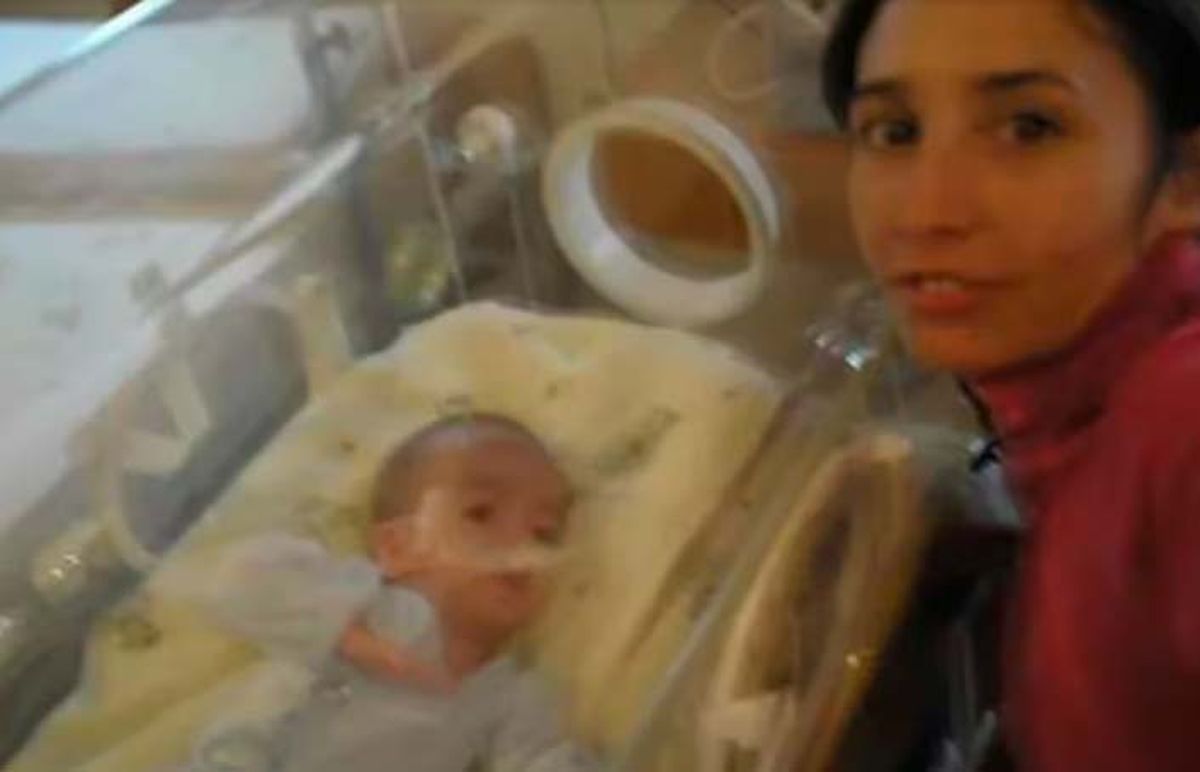 Silvina y su bebé Francisco en terapia intensiva. Silvina y su bebé Francisco en terapia intensiva.