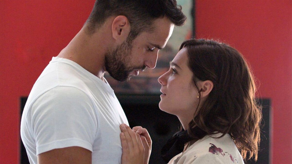 Jesús Castro y Victoria White arrasan con sus personajes en la película de Netflix.