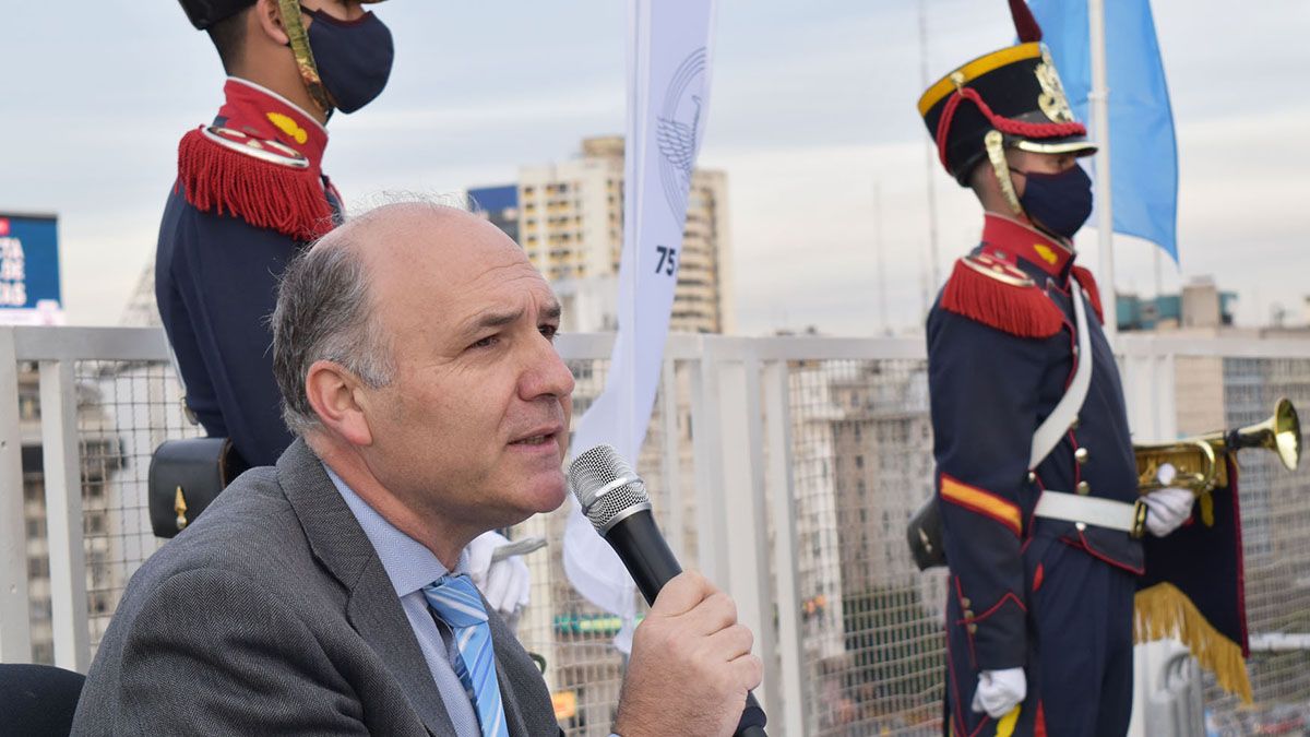 Guillermo Carmona se refirió en medios ingleses a las declaraciones del Reino Unido sobre la guerra en Ucrania y sus diferencias con Malvinas. 