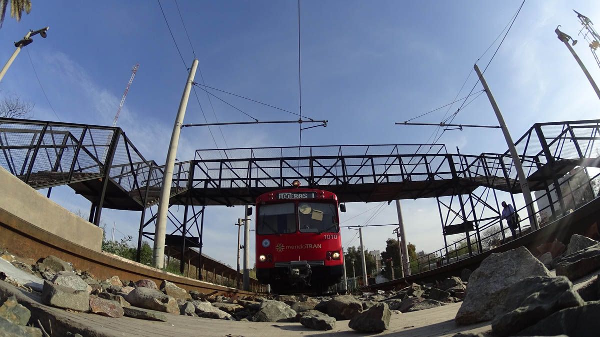 El Gobierno busca renovar la red del Metrotranvia y para eso liquidará en la subasta grandes cantidades de cables de cobre y chatarra de hierro