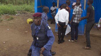 Robaron posibles muestras de sangre con ébola en Guinea