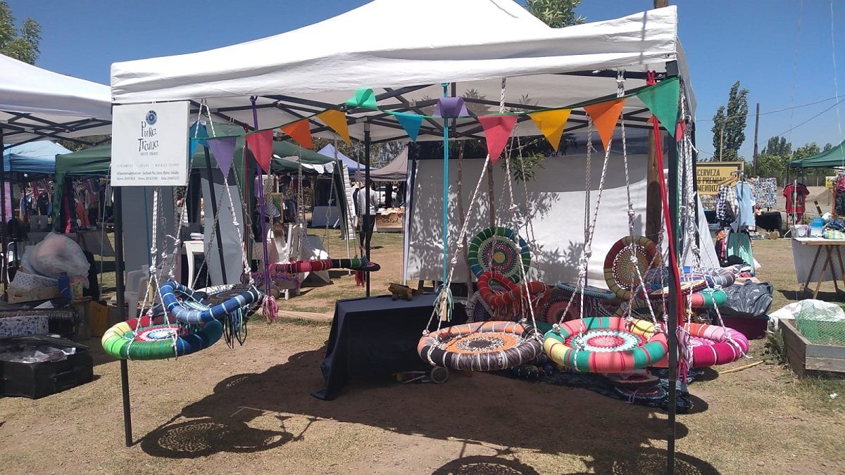 Valeria contó que están vendiendo por Mercado Libre, por Instagram, el catálogo en WhatsApp de Pura Trama, Valeria contó que están vendiendo por Mercado Libre, por Instagram, el catálogo en WhatsApp de Pura Trama,