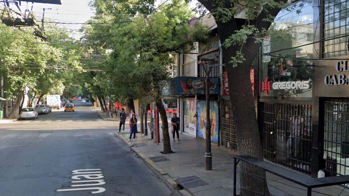El local de Gregoris de calle San Juan casi Lavalle fue violentado por un hombre que robó varias prendas de vestir. Imagen ilustrativa.