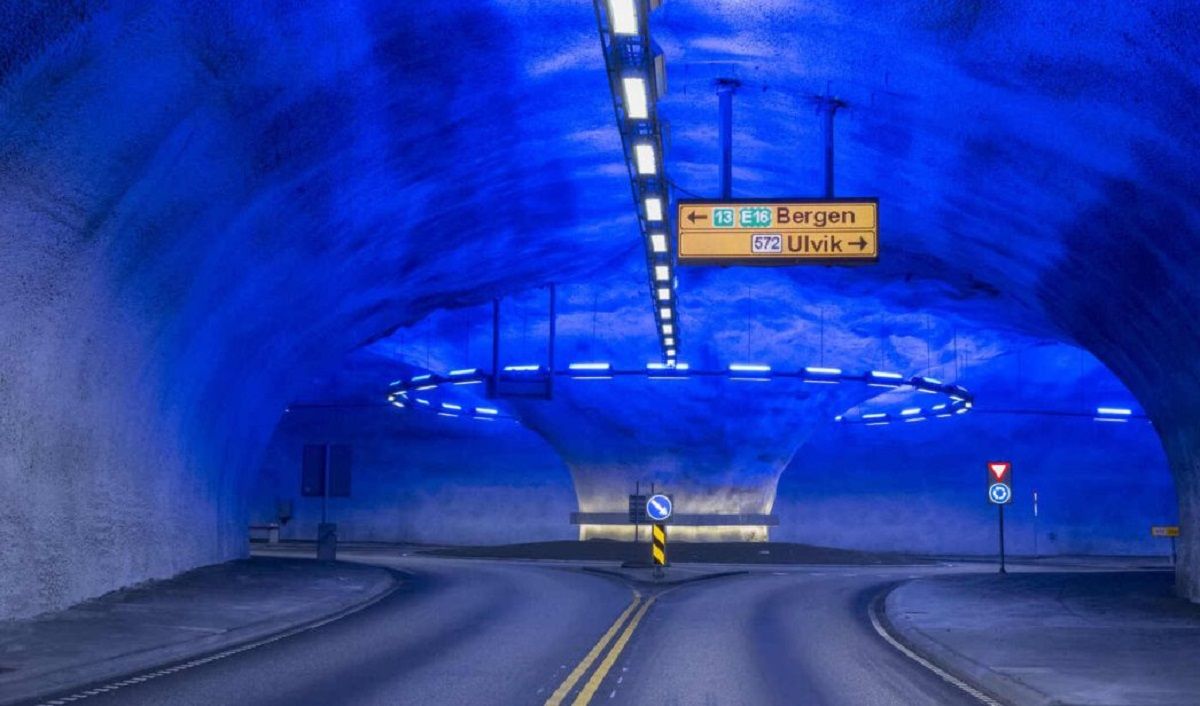 El túnel más extenso del mundo se ubica en la provincia de Sogn og Fjordane, Noruega. El túnel más extenso del mundo se ubica en la provincia de Sogn og Fjordane, Noruega.