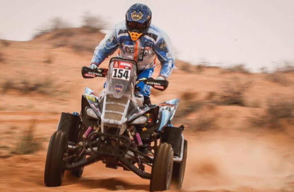 Andújar lleva los colores de Boca en el casco y en el buzo.