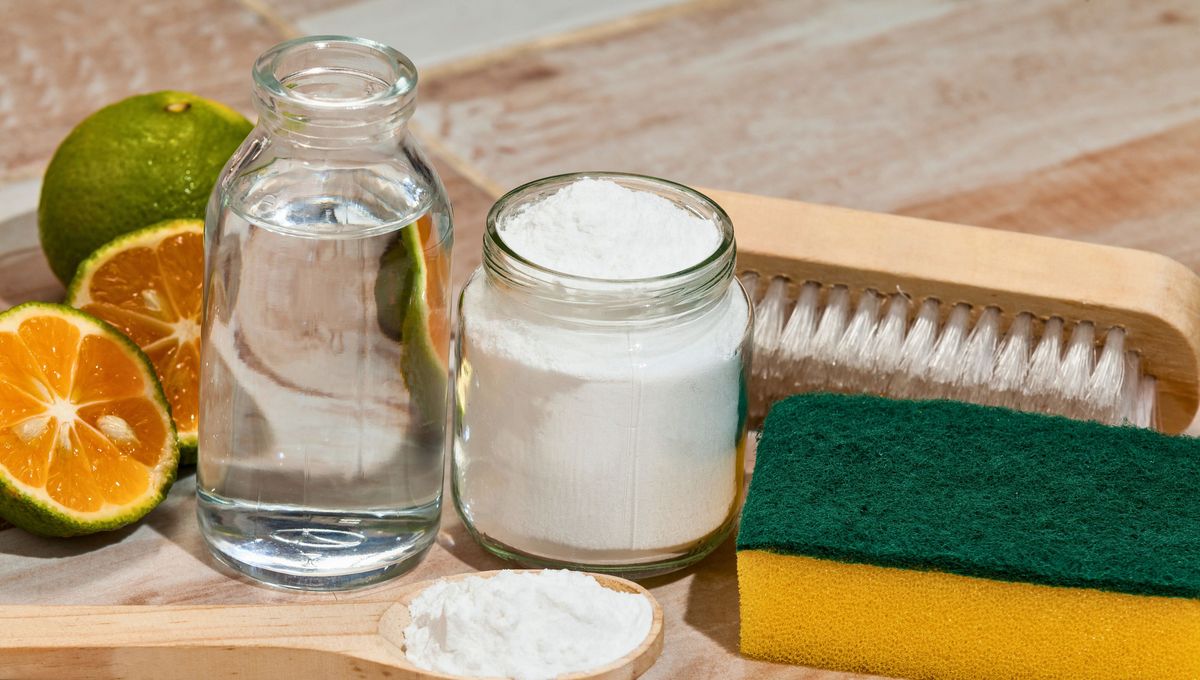 Mezcla ambos ingredientes con cuidado y evita hacerlo de golpe. Al ser productos opuestos, generan una reacción efervescente. Mezcla ambos ingredientes con cuidado y evita hacerlo de golpe. Al ser productos opuestos, generan una reacción efervescente. 