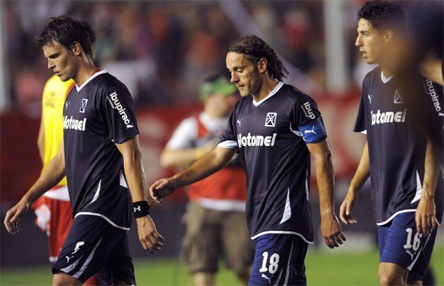 El Rojo es un infierno: Independiente perdió con Argentinos y se fue Ramón Díaz