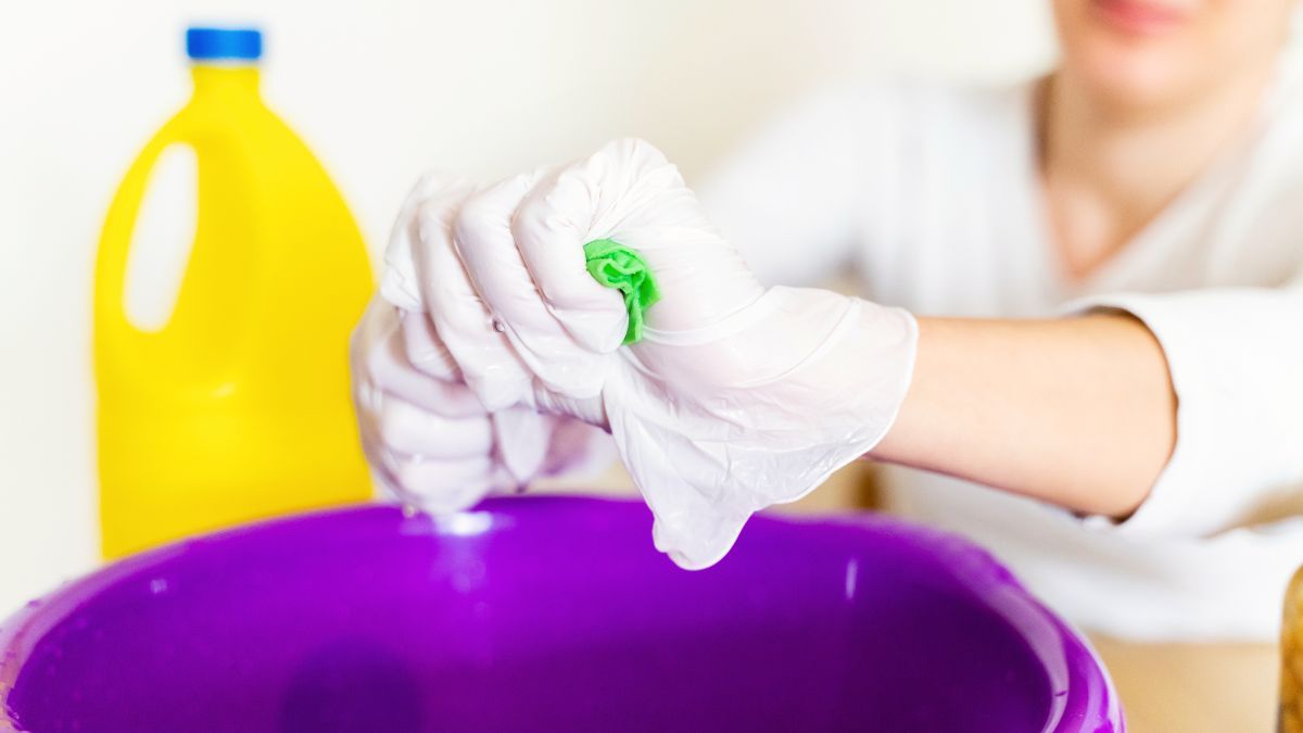 Cómo usar la lavandina de manera correcta y segura en la limpieza, según expertos