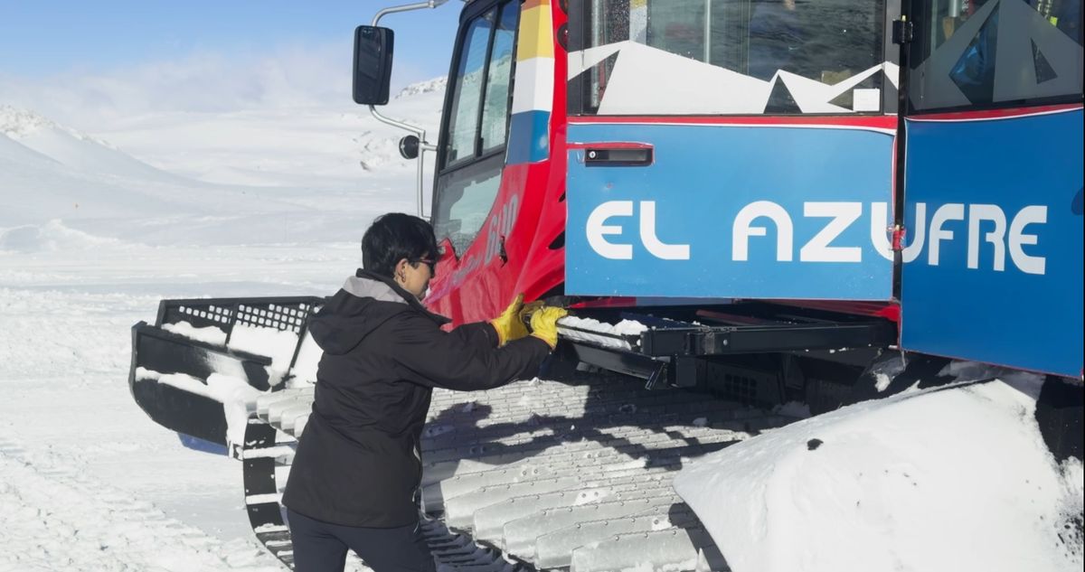 Susana comenzó a operar estas grandes maquinarias en El Azufre Susana comenzó a operar estas grandes maquinarias en El Azufre
