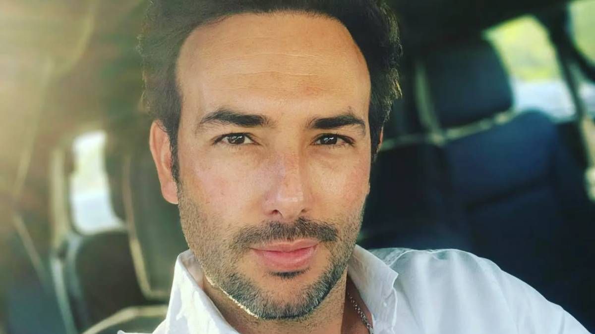 Sebastián Martínez protagoniza en Netflix la serie Hasta que la plata nos separe. Foto: Instagram/sebastianmartinezn.