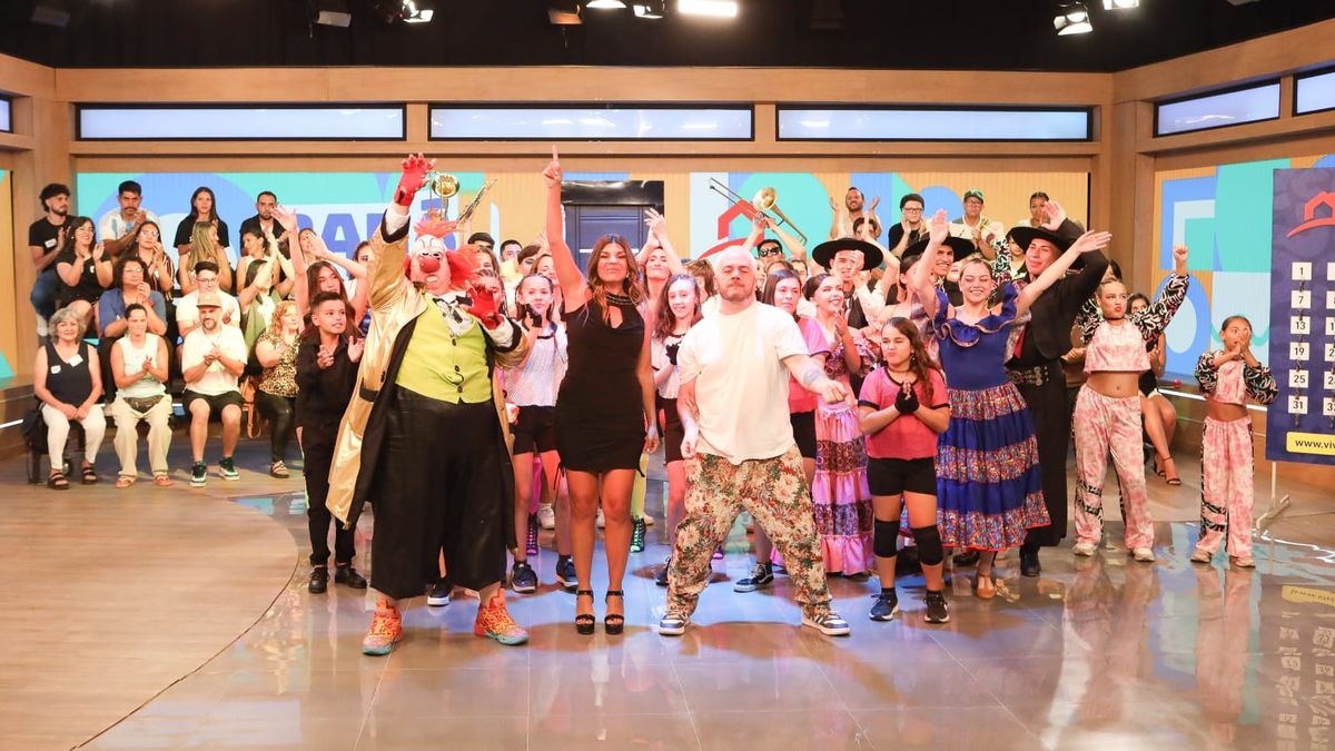 Pará todo! y un día de jolgorio: alguien se llevó una casa propia. Pará todo! y un día de jolgorio: alguien se llevó una casa propia.