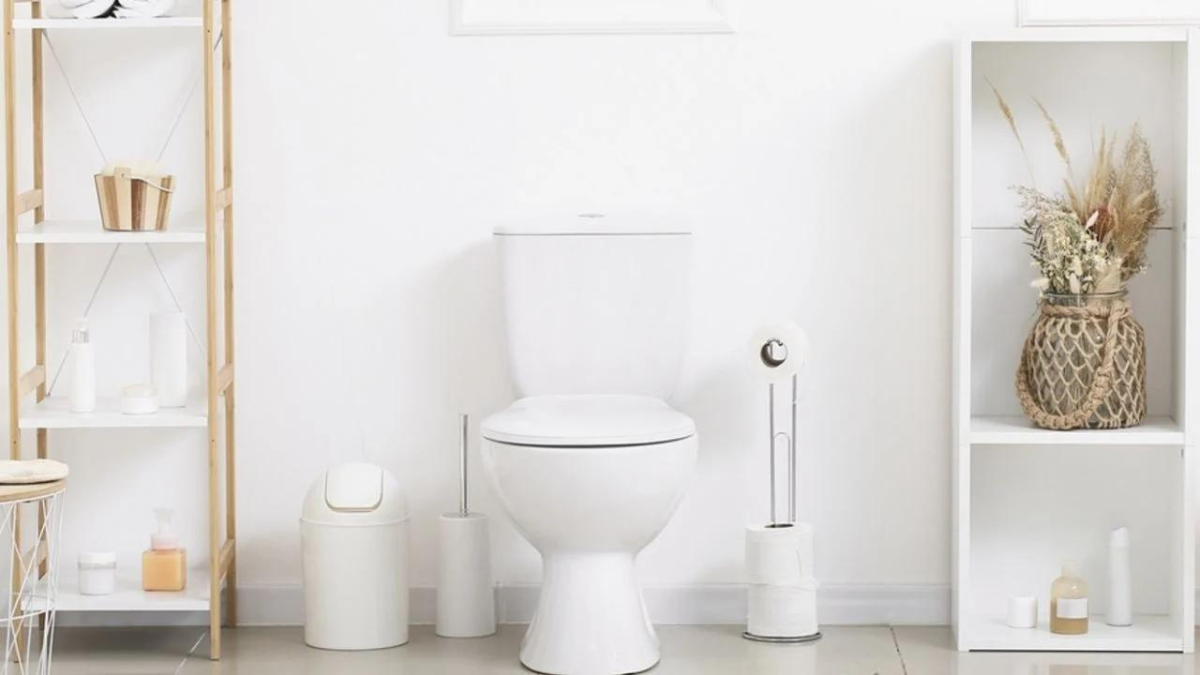 Con este sencillo truco, que lleva pocos ingredientes, lograrás crear una pastilla natural para desinfectar tu inodoro y que tu baño huela aromatizado. Con este sencillo truco, que lleva pocos ingredientes, lograrás crear una pastilla natural para desinfectar tu inodoro y que tu baño huela aromatizado.