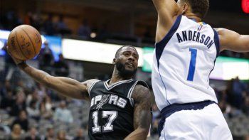 Los Spurs derrotaron a los Mavericks en el clásico texano