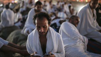 Peregrinos se reúnen en apogeo de peregrinación a La Meca