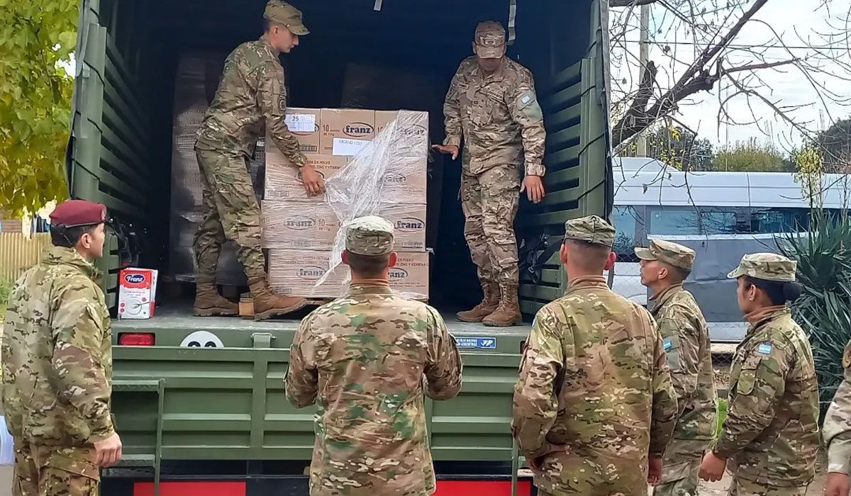 El Ejército comenzó el operativo reparto de la leche en polvo a los centros CONIN del país.