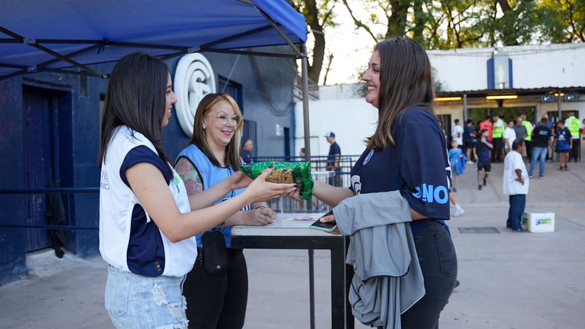 La Fundación Grupo América y la Lepra siguieron con su campaña solidaria. La Fundación Grupo América y la Lepra siguieron con su campaña solidaria.