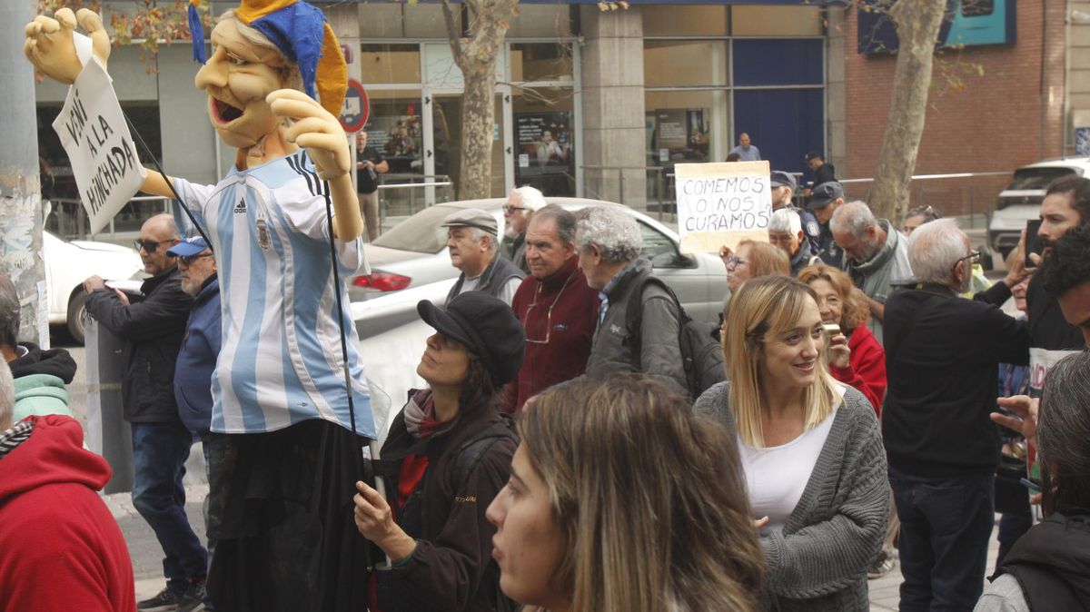 Anabel Fernández Sagasti marchó este miércoles con los jubilados de Mendoza. Foto gentileza Miguel Cicconi.
