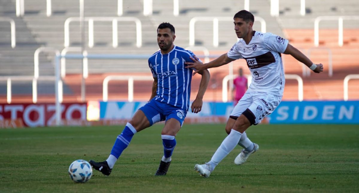 Pier Barrios es una figura de Godoy Cruz que lidera la Copa de la Liga, al igual que River
