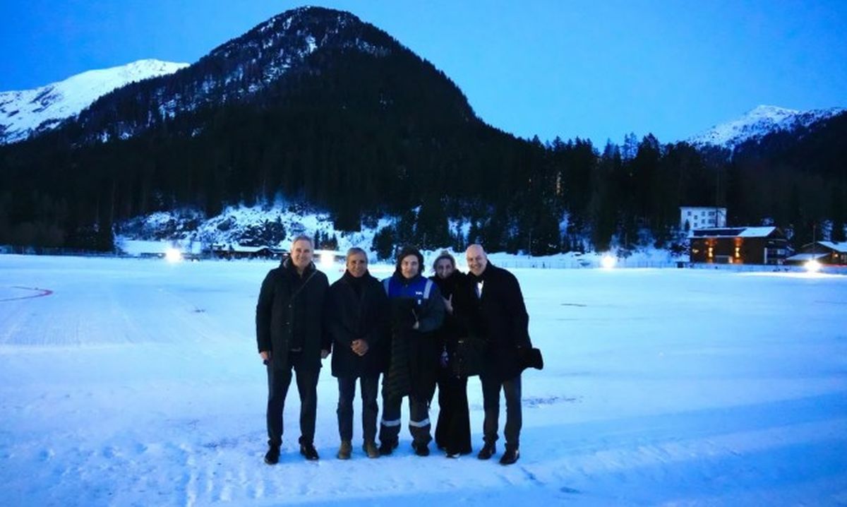 Javier Milei, con el mameluco de YPF, se instaló en Davos para el Foro Económico Mundial