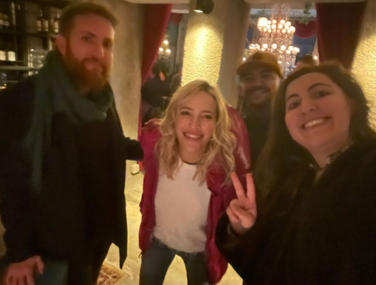 Lopilato y Bublé luego de cenar en Soberana fueron al bar Gómez, donde no se negaron a posar con los asistentes al lugar. Lopilato y Bublé luego de cenar en Soberana fueron al bar Gómez, donde no se negaron a posar con los asistentes al lugar.