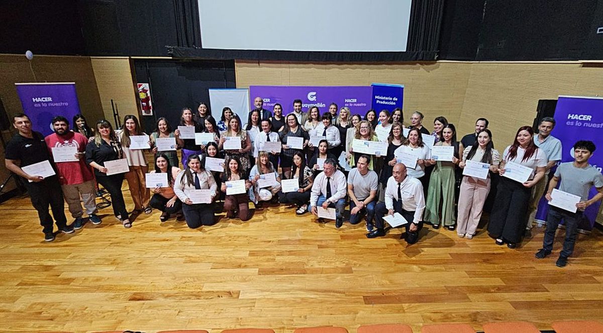 Treinta mendocinas se capacitaron para ser chóferes de colectivos. Treinta mendocinas se capacitaron para ser chóferes de colectivos.