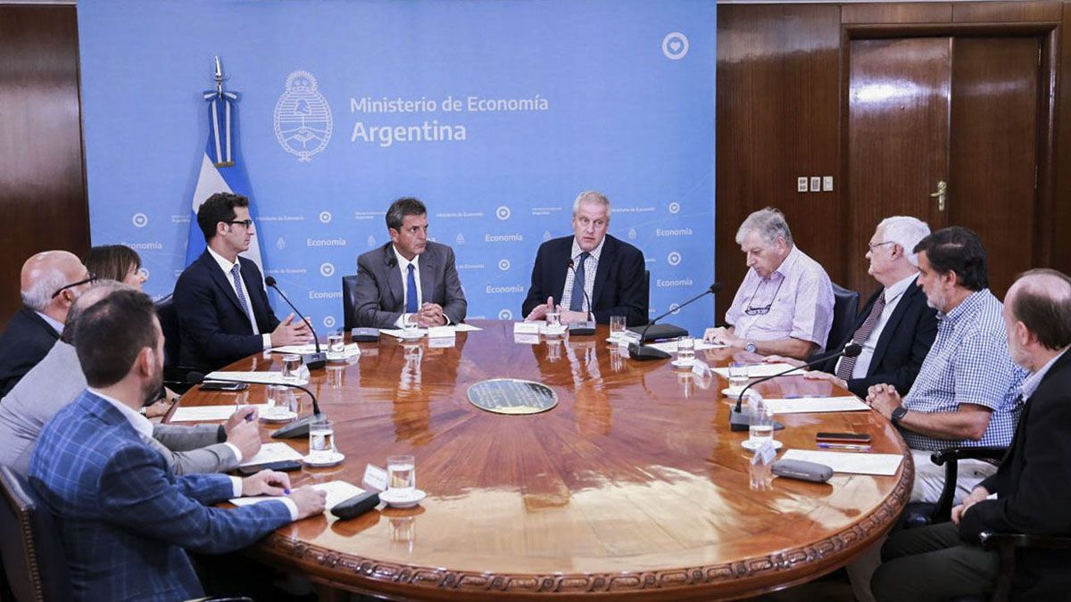 Sergio Massa se reunió con las autoridades de colegios privados con subvención y acordaron topes en las cuotas.