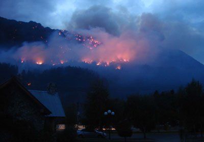 Comenzó a llover a Chubut y eso ayudaría a extinguir el incendio de bosques en Lago Puelo