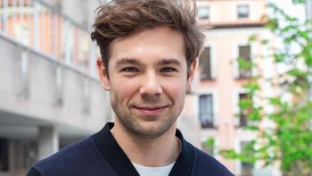 Tiene 16 capítulos y es la serie española de Netflix emotiva y subidísima de tono