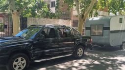 La camioneta y la casilla rodante en la que viajaba la familia mendocina que fue víctima de un terrible robo en Mar del Plata. La camioneta y la casilla rodante en la que viajaba la familia mendocina que fue víctima de un terrible robo en Mar del Plata.