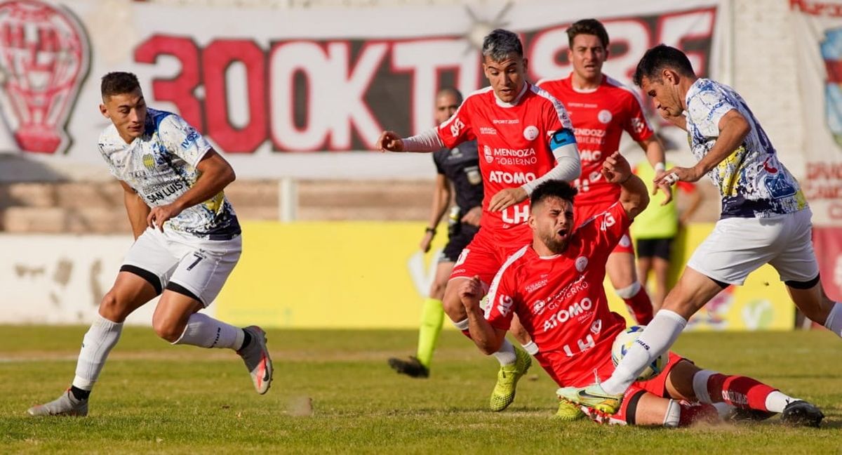 Huracán Las Heras buscará ganarle a Atlético San Martín y quebrar la mala racha de cuatro partidos sin triunfos. Huracán Las Heras buscará ganarle a Atlético San Martín y quebrar la mala racha de cuatro partidos sin triunfos.