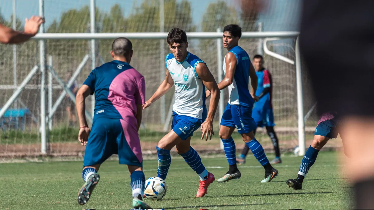 Godoy Cruz logr&oacute; sendas victorias ante la reserva de la Lepra.