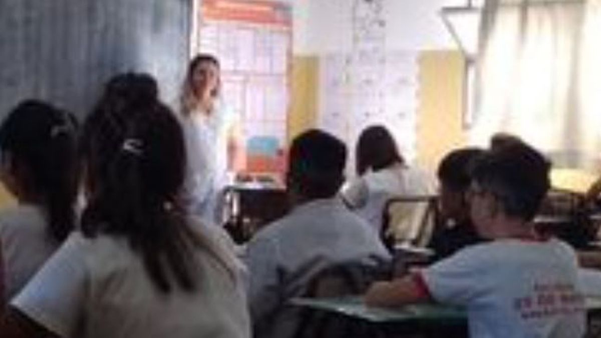 Los docentes que cobran por encima de los 290.000 pesos fueron los más afectados por los recortes salariales.