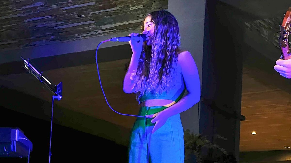 Sofía tenía un profesor de canto, Duane Moody, que estuvo en Broadway muchos años y es quien creó su voz. Sofía tenía un profesor de canto, Duane Moody, que estuvo en Broadway muchos años y es quien creó su voz.