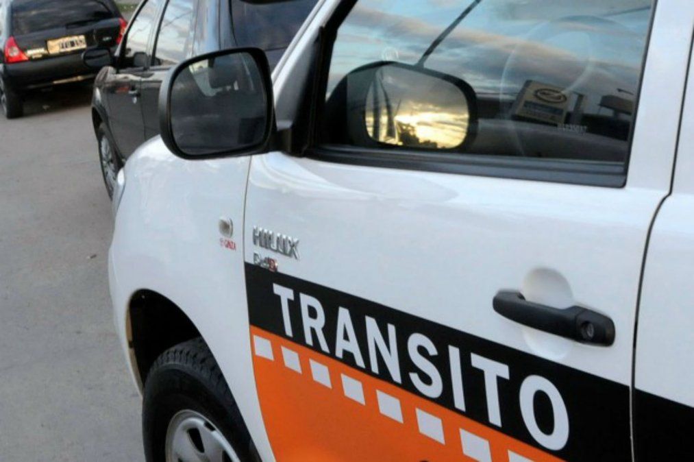 Más de 3.200 autos estacionados en paradas de colectivos terminaron en el corralón municipal