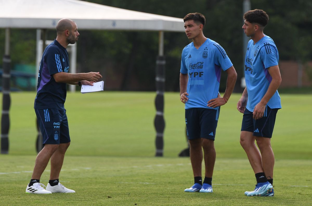 Javier Mascherano define el plantel que buscará el pasaje a París 2024 Javier Mascherano define el plantel que buscará el pasaje a París 2024