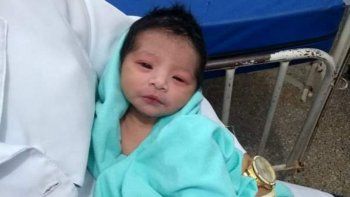 Brasil: una bebé indígena sobrevivió tras ser enterrada con vida