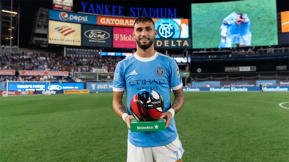 Valentín Castellanos was applauded at his farewell to New York City