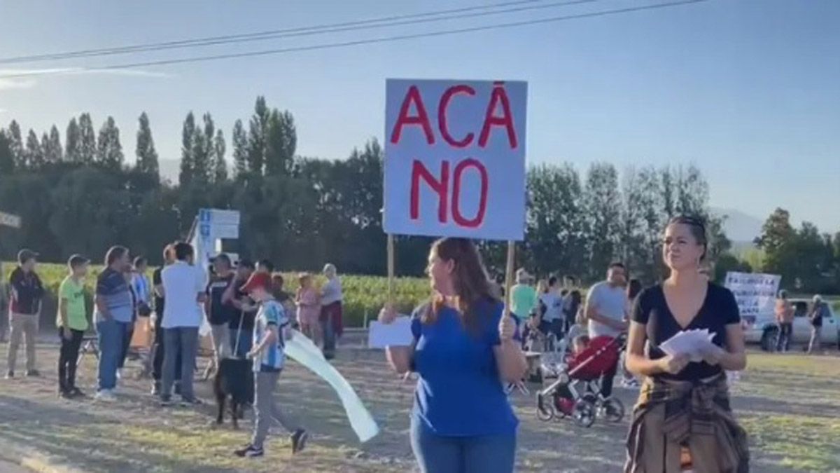 Acá no. Residentes de Tupungato resisten la instalación de una planta de residuos sólidos en la ruta 89. Foto: Cuco Digital.