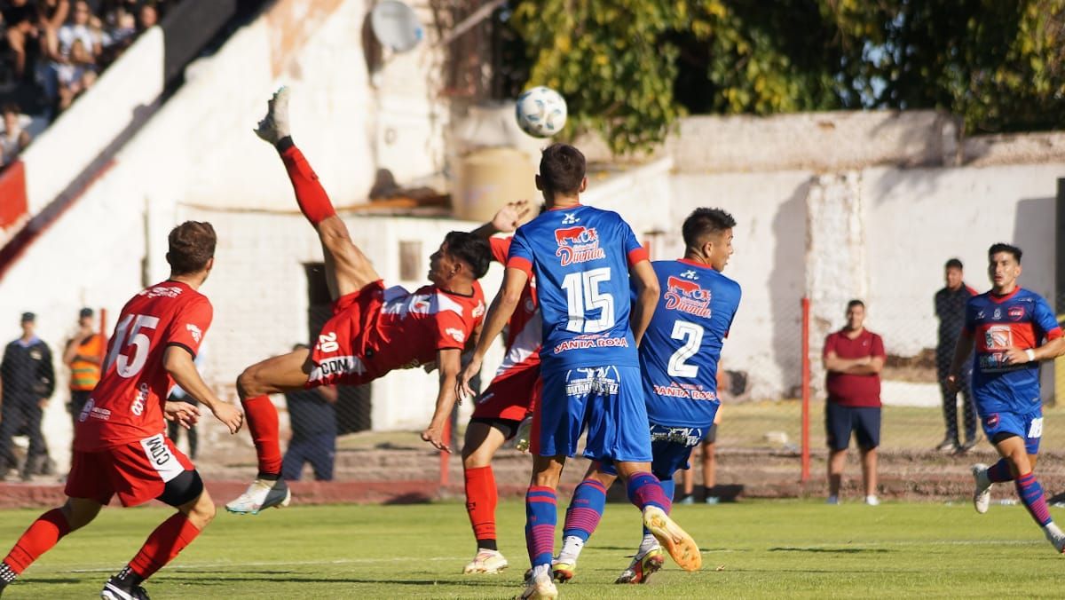 Maipú lleva una racha de seis partidos sin perder. Maipú lleva una racha de seis partidos sin perder.