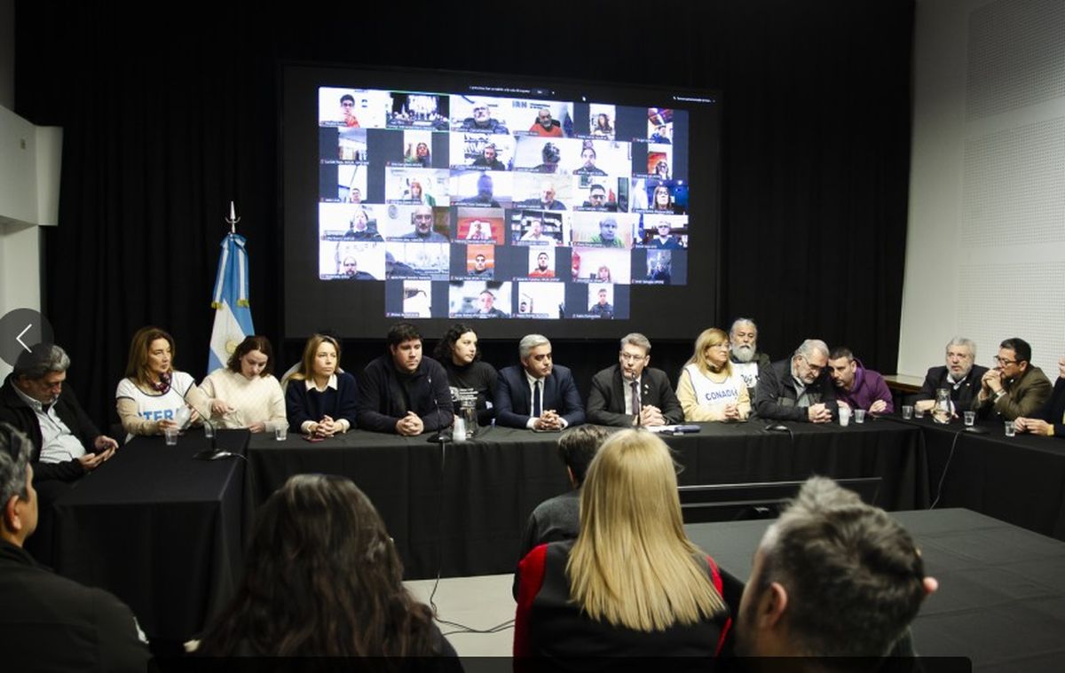 De la reunión en la UNCuyo participaron todos los claustros. De la reunión en la UNCuyo participaron todos los claustros.
