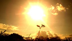 No permanezcas al sol en alerta amarila
