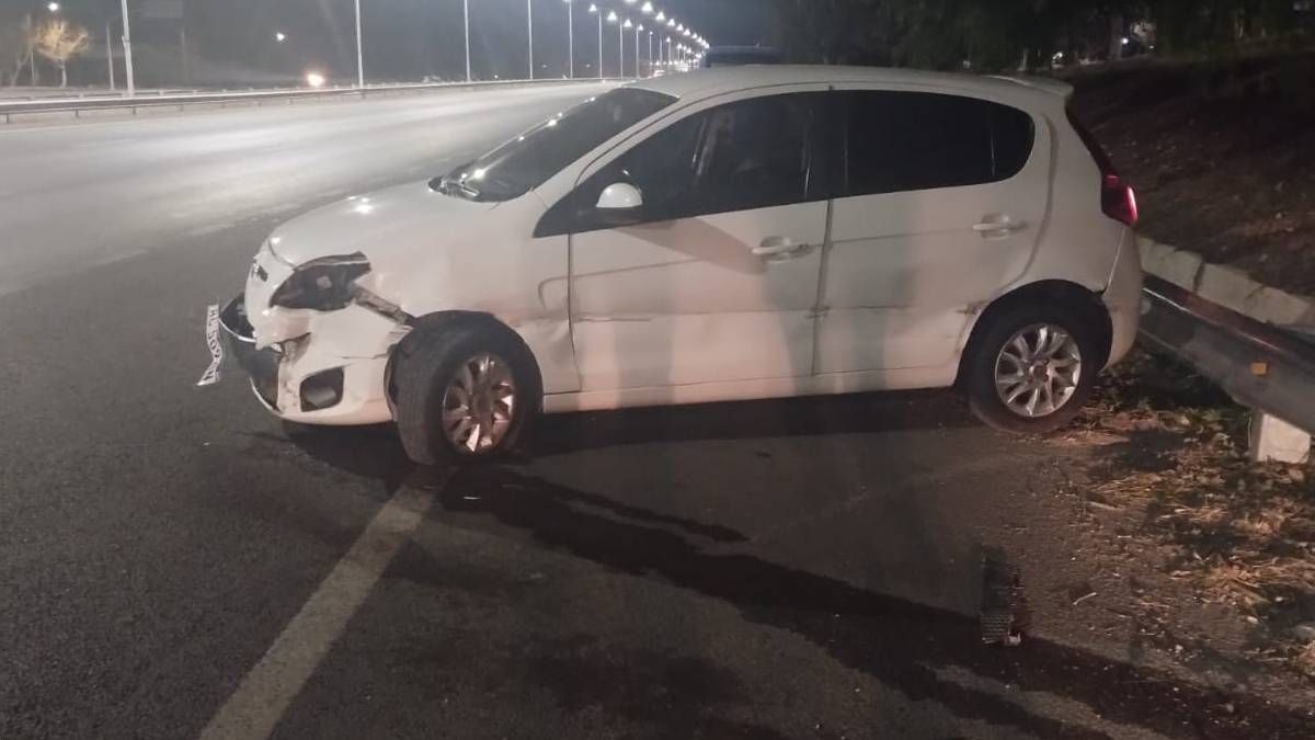 El conductor fue encontrado dormido dentro de su auto. Estaba borracho. Foto: Matías Pascualetti/ Radio Nihuil